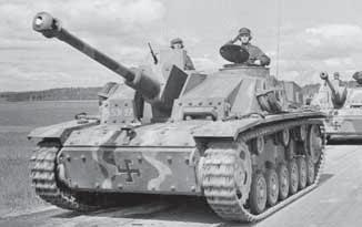 Peale mitmesuguseid katsetusi (eriti Saksamaal ja Nõukogude Liidus) võeti aluseks vananenud või vigastatud tanki kasutuskõlblik veermik ning paigaldati sellele suurtükk kas kahur, haubits, õhutõrje-