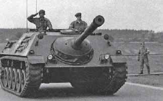 Soomus ei kaitse meeskonda vaenlase tankide ja suurtükkide otsetule eest, kuid siiski piisavalt hästi šrapnellide ja kergerelvade eest.