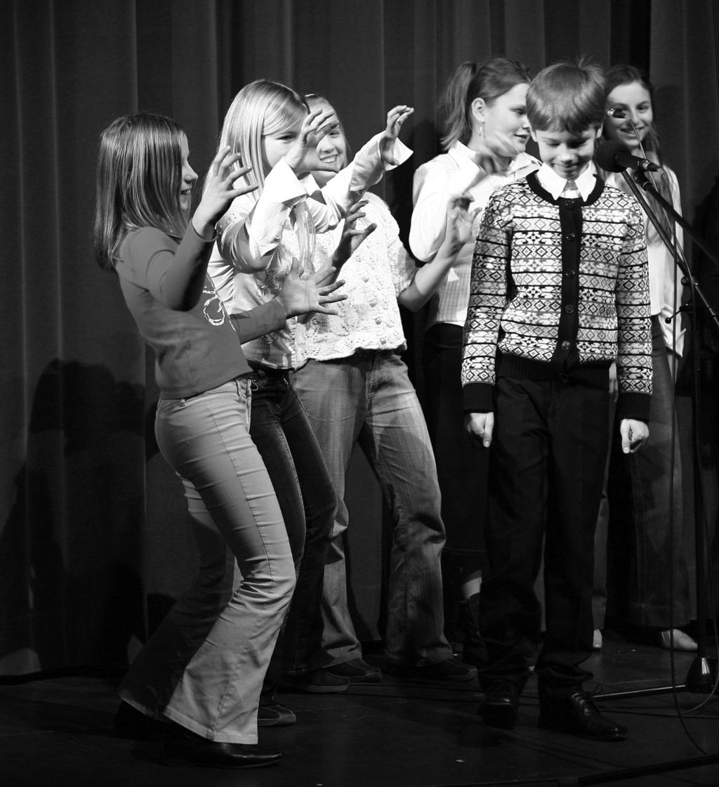 2 Kuressaare Gümnaasiumi nädalaleht Algklasside 11. lauluvõistlus Pühapäeval, 13. veebruaril toimus Kuressaare Linnateatris algklassi solistide lauluvõistlus.