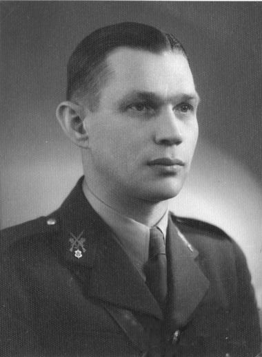 266 BIOGRAAFIAD viidi ta üle 2. üksik-jalaväepataljoni asukohaga Tartus. 1936. a septembrist kuni 1940. a septembrini oli ta Sv Tehnikakooli käsundusohvitser, kuni kommunistid kooli likvideerisid.
