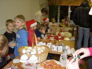 MEIE KOOLID Are valla koolid ja lasteaed pidasid jõululaata Suigu Lasteaed- Algkoolis on juba mitmeid aastaid peetud detsembrikuus jõululaata, kus müüdud omavalmistatud kaupa.
