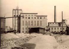 1939. a alustati Maardu fosforiidikombinaadi ehitamist. Allmaakaevandus rajati 1940. a stollidega Kroodi oru paremast veerust. Stollid väljusid tehasesse.