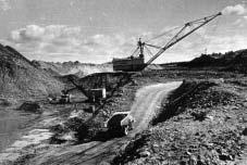 Kaevist laaditi käsitsi. Kaevandati 90 m pikkust laavadega, mille lage hoidsid 6-meetrise sammuga jäetud 2 2 m tervikud. Tavaline langi pikkus oli 200 m.
