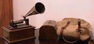 Fonograaf Rahvaluulearhiivi vanimad salvestused pärinevad fonograafirullidelt, tänapäeval