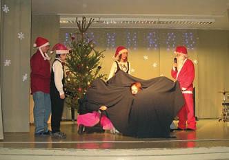 10 RAE SÕNUMID jaanuar 2010 NOORED Jõulupidu Lagedi koolis Jõulukuu Tõrukeses Ettevalmistused jõuludeks olid töised. Selgeks pidid saama laulud-luuletused, valmis omatehtud kaunistused jõulupühadeks.