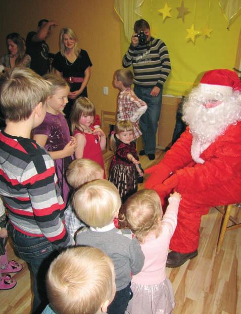 jaanuar 2010 RAE SÕNUMID 11 NOORED / ÜRITUSED Lastehoius Naljatilk peeti jõulupidu koos Punamütsikese ja jõuluvanaga Naljatilga lastehoius toimus jõulupidu 19.