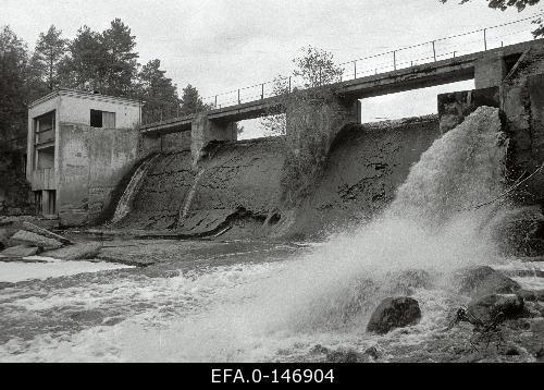 Fotod 5.Ajalooliste fotode koopiad Vaade Tudulinna hüdroelektrijaamale 1989.