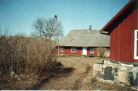 Uueelu eluhoone. Foto Liina Ligi, 2003. Erakogu Talu asutati 1782. ja 1795. aastate vahel ning tal oli oma tuulik.