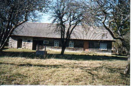 JAANI-ANDRUSE (23,63 hektarit) talu, kuid kadus samuti pärast sõda. Jaani-Andruse taluõu. Foto Liina Ligi, 2003.