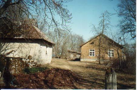 Iivardi eluhoone. Foto Liina Ligi, 2003. Erakogu Talu jäi Põhjasõja ajal tühjaks, kuid see taasasustati 1756. ja 1782. aasta vahel. Talul oli oma sepapada.