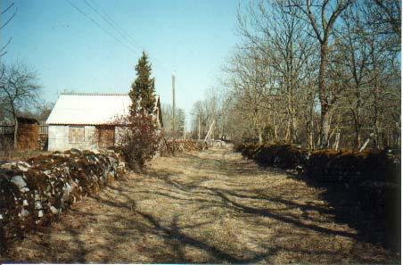 Erakogu Runni tänav. Foto Liina Ligi, 2003. * JAAGUTOA talukoha alguseks on 19.