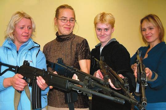 Naiskodukaitse ALUTAGUSE NAISED SIHIVAD ERNA FINIŠIT Norrast koormusmatka karika toonud Naiskodukaitse Alutaguse ringkonna naiste salasoov on teha kaasa Erna retk.