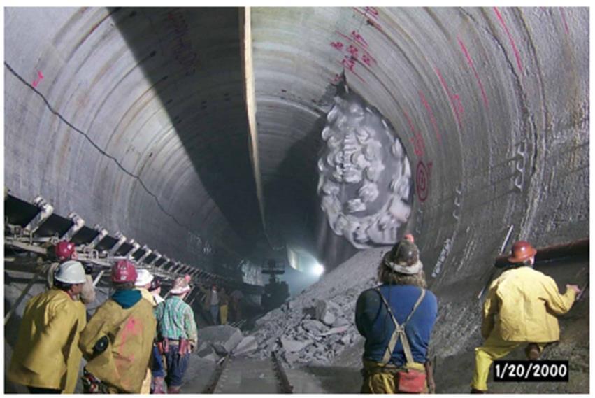 tunneli puurimistööde ning varustuse ja seadmete paigaldustööde ühitamisvõimalustest. Tunnelit hakatakse ehitama üheaegselt mitmest eri punktist.