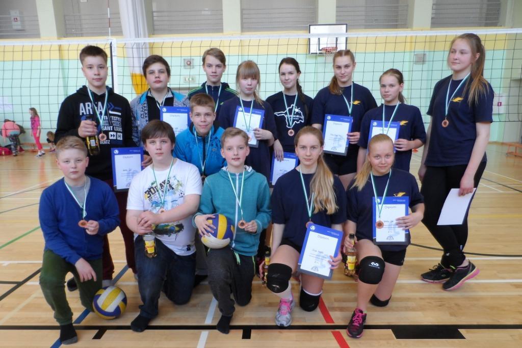 2014/15 Aastaraamat 22. aprillil toimus Eesti Koolispordi Liidu ja EVF miniliiga Lääne regiooni turniir 4.-6. klassi tüdrukutele ja poistele Pärnus Ülejõe Gümnaasiumis.